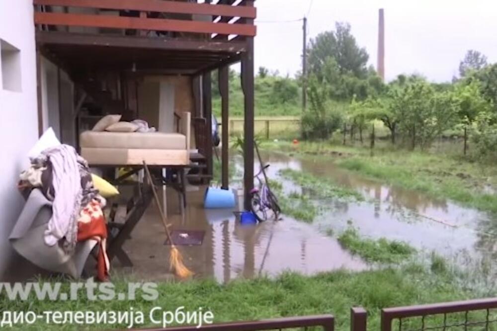 KUĆE, DVORIŠTA, PODRUMI POD VODOM! Poplave u okolini Paraćina, vanredno u Sokobanji, u Vrnjačkoj banji situacija se smiruje VIDEO