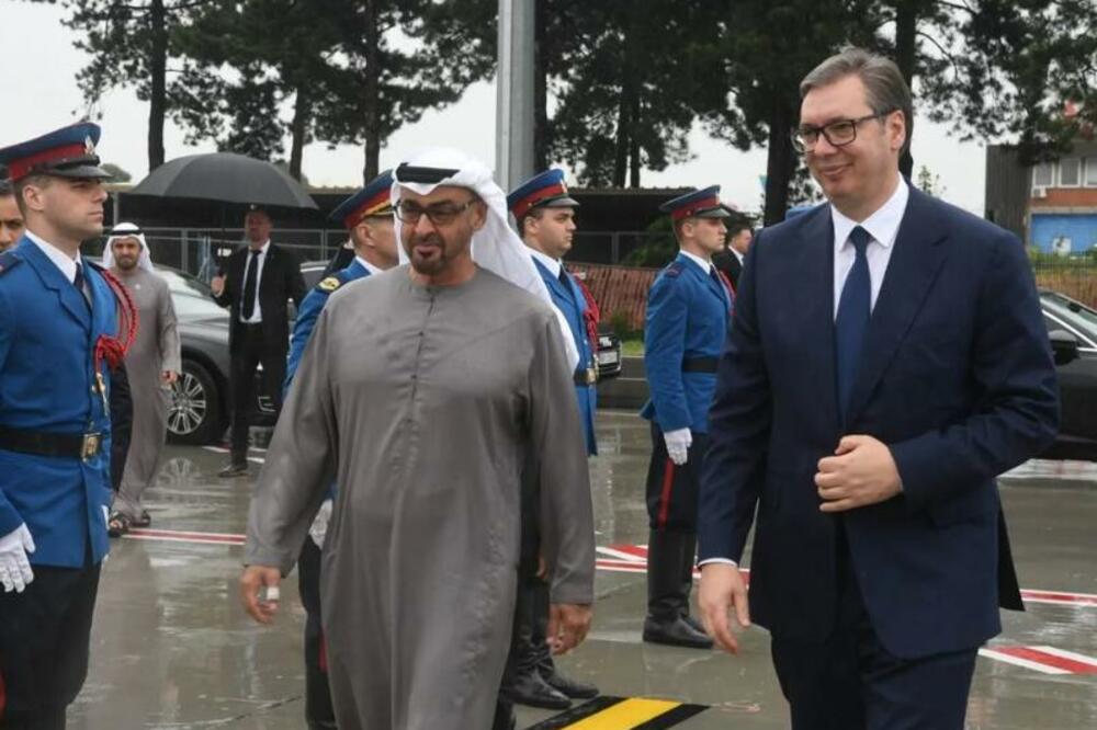 "HVALA NA ISKRENOM PRIJATELJSTVU" Predsednik Vučić ispratio lidera UAE: Razgovarali smo o saradnji i situaciji na KiM (FOTO)