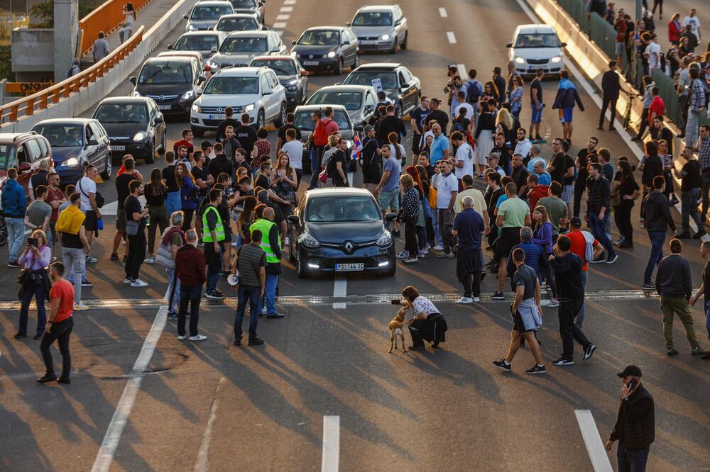 ZAVRŠEN PROTEST DELA OPOZICIJE U BEOGRADU: Šetali od Skupštine do Mostarske petlje i blokirali auto-put