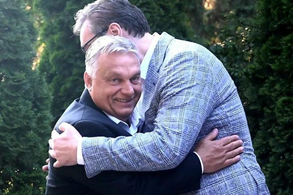 SA ISKRENIM PARTNERIMA I PRIJATELJIMA - SVE JE MOGUĆE: Predsednik Vučić poželeo toplu dobrodošlicu Viktoru Orbanu (FOTO)