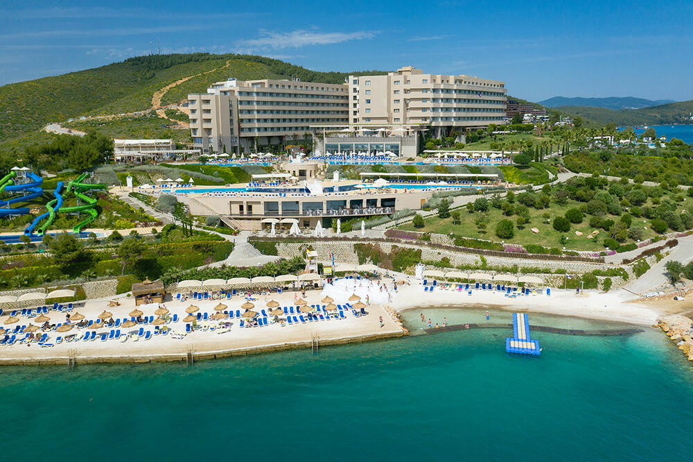 ZAPOČNITE LETO LETOVANJEM U TURSKOJ: Ovaj interesantni hotel smešten na sopstvenom poluostrvu sigurno će vas oduševiti