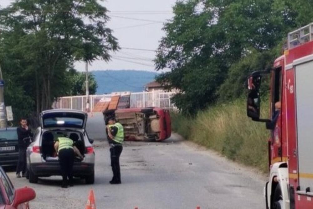 UDARIO U BANDERU, PREVRNUO SE I POGINUO NA MESTU: Teška saobraćajna nesreća ranim jutrom u Kragujevcu (FOTO)