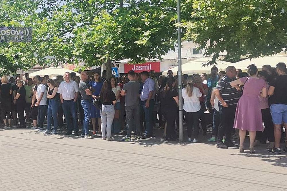 GRAČANICA: Treći dan mirnog protesta zbog hapšenja Milenkovića