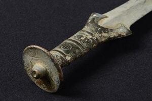 NEVEROVATNO ARHEOLOŠKO OTKRIĆE U SRBIJI: Kod Kruševca pronađen bronzani mač iz praistorije! STAR 3.000 GODINA (FOTO)