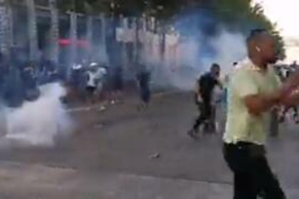 NOVA NEMIRNA NOĆ U FRANCUSKOJ: Sukobi u Marseju, policija ispalila suzavac na demonstrante (FOTO)