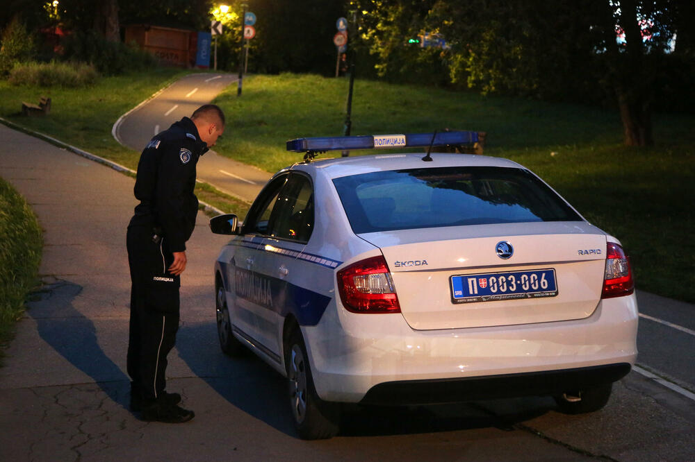 SEKIROM TUKAO POZNANIKA (19) U KAFIĆU: Uhapšen nasilnik (30) iz centra Lazarevca