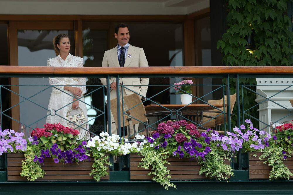 NAVIJAČI UPALI U TRANS KADA SE ON POJAVIO! Federer došao na Vimbldon, veliki aplauz i OVACIJE za čuvenog Švajcarca! VIDEO