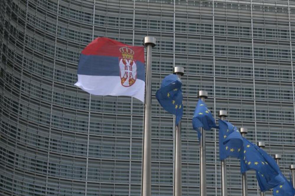 SAGOVORNICI KURIRA O ZAHTEVU DA SRBIJA DE FAKTO PRIZNA KOSOVO: EU napustila poziciju neutralnog faktora!