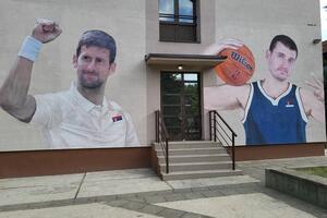 JOKIĆ I ĐOKOVIĆ RAME UZ RAME NA ISTOM ZIDU: Završen mural naših šampiona u Beogradu! Studenti ponosni (FOTO)