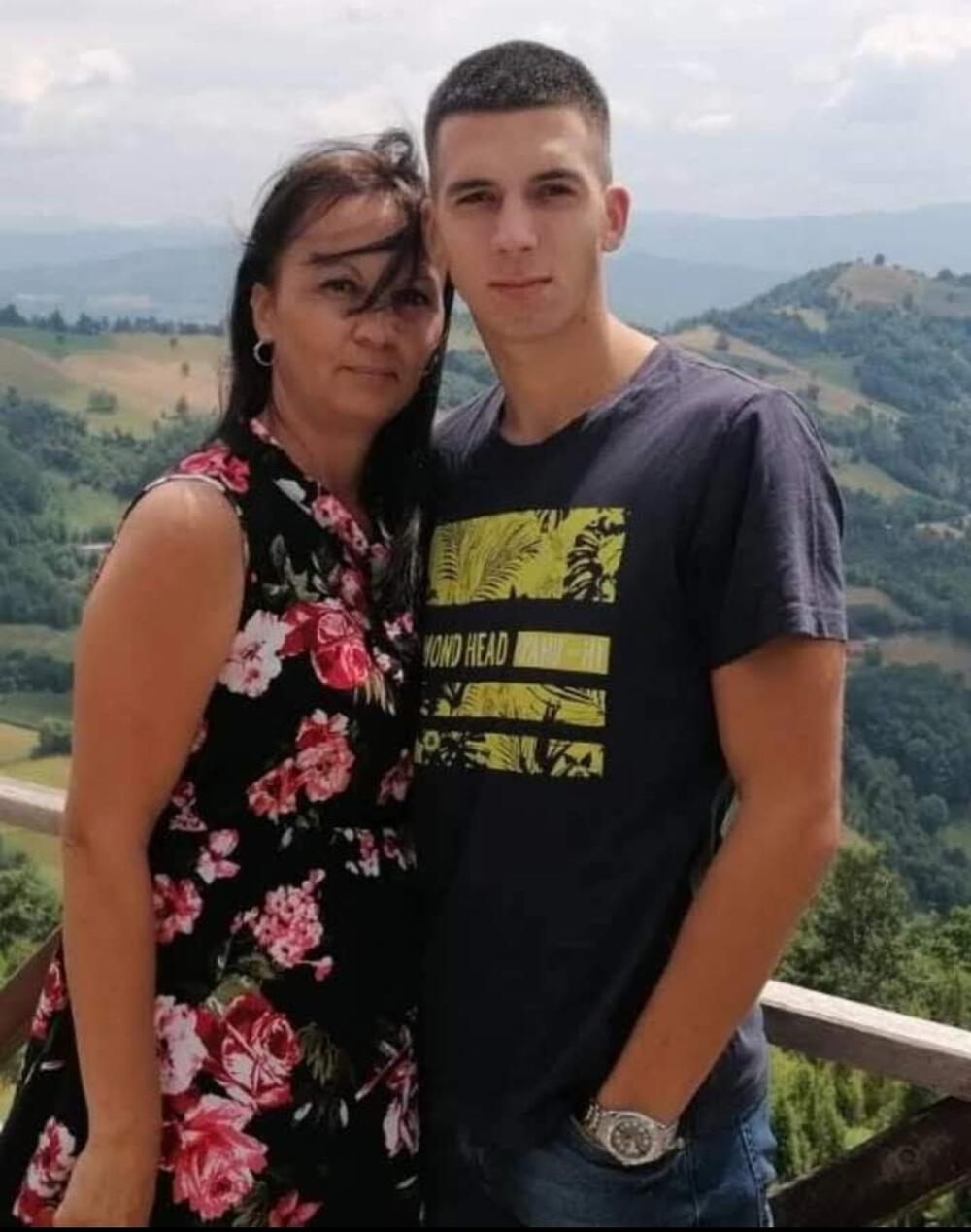 dalibor todorović sa majkom koja je podelila njihovu zajedničku fotografiju