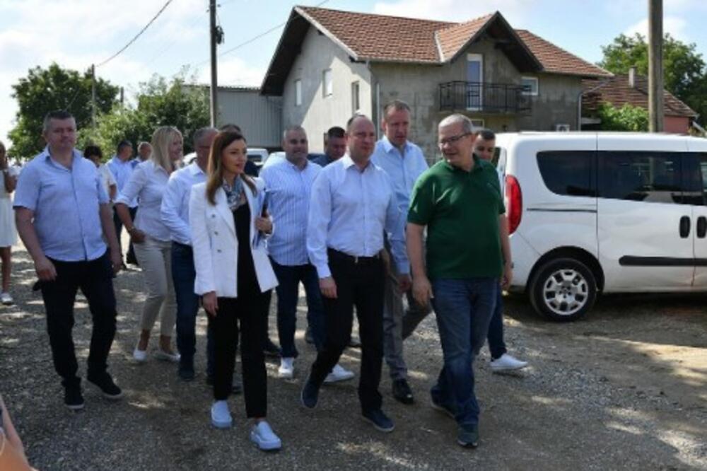 Gradonačelnik Đurić obišao radove na izgradnji vodovoda i kanalizacije