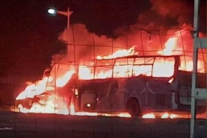 HOROR NA PUTU: Autobus se zapalio nakon sudara, 34 mrtvih, nezapamćen užas NEMOĆNO GLEDALI KAKO PUTNICI ŽIVI GORE (UZNEMIRUJUĆE)