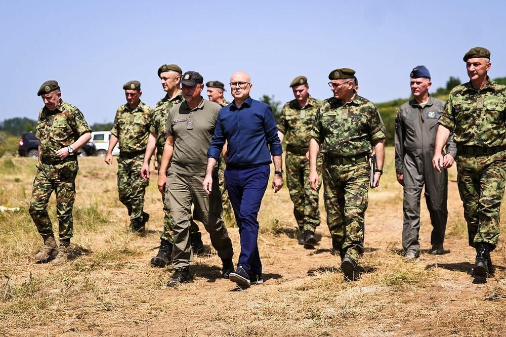 Ministar VUČEVIĆ prisustvovao gađanjima iz PASARSA- a na „Pasuljanskim livadama“