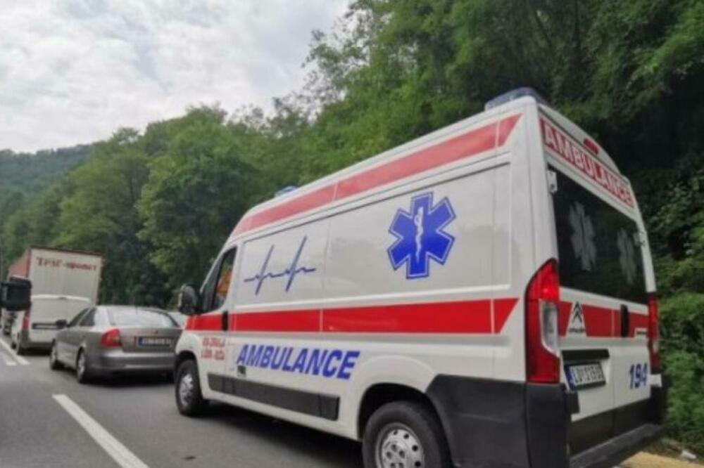 POVREĐENE 2 ŽENE: Teška saobraćajka kod Čačka, sudarila se 2 automobila