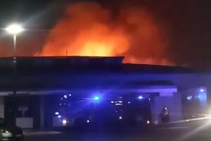 VIŠE OD PET SATI TRAJALA BORBA SA VATROM: Ugašen požar na železničkoj stanici u Boru