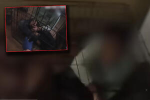 POLICIJA SPASILA DECU IZ KAVEZA: Uznemirujuća scena zatečena u stanu poznatog repera! MALIŠANI BILI KOST I KOŽA (FOTO/VIDEO)