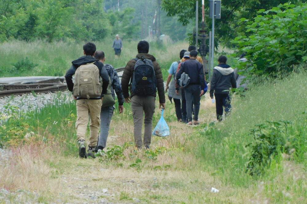 GRAĐANE SELA KOD HORGOŠA PROBUDILA PUCNJAVA: Policijske snage su na terenu! Detalji ubistva tri migranta