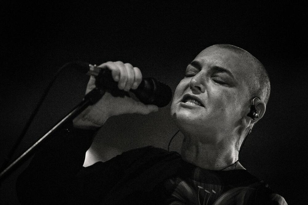 UMRLA ČUVENA ŠINEJD O 'KONOR: Pevačica preminula u 56. godini