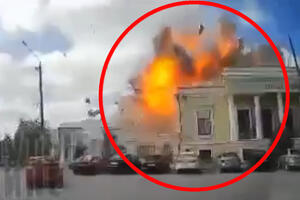KAMERA ZABELEŽILA JEZIV NAPAD NA GRAD U RUSIJI: Pogledajte trenutak kad modifikovani projektil pada na centar Taganroga (VIDEO)