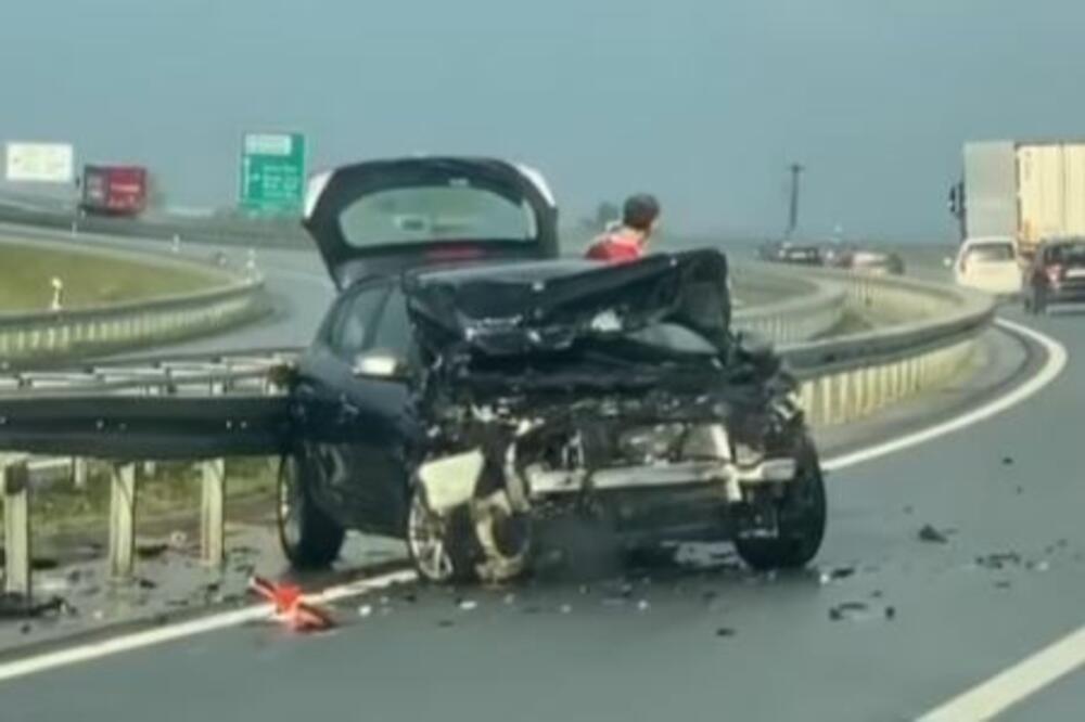 TEŽAK UDES NA AUTO-PUTU MILOŠ VELIKI: Automobil totalno uništen (VIDEO)