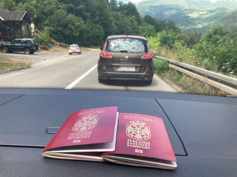 Granica Crne Gore i Srbije, Gostun, granični prelaz, pasoši, pasoš