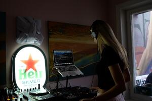 HEINEKEN® SILVER OSVEŽAVA MUZIKU! Još par dana ostalo je do finala muzičkog takmičenja o kom pričaju svi DJ-evi u Srbiji