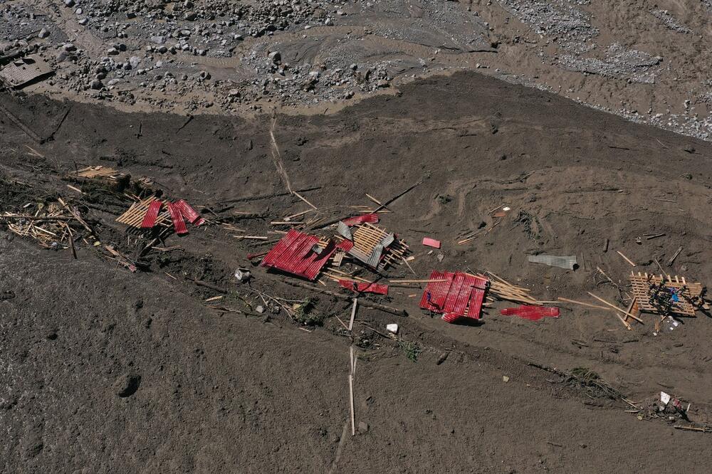 RASTE BROJ POGINULIH U GRUZIJI ZBOG KLIZIŠTA: Stene pale na čuveno planinsko odmaralište, najmanje 17 poginulih