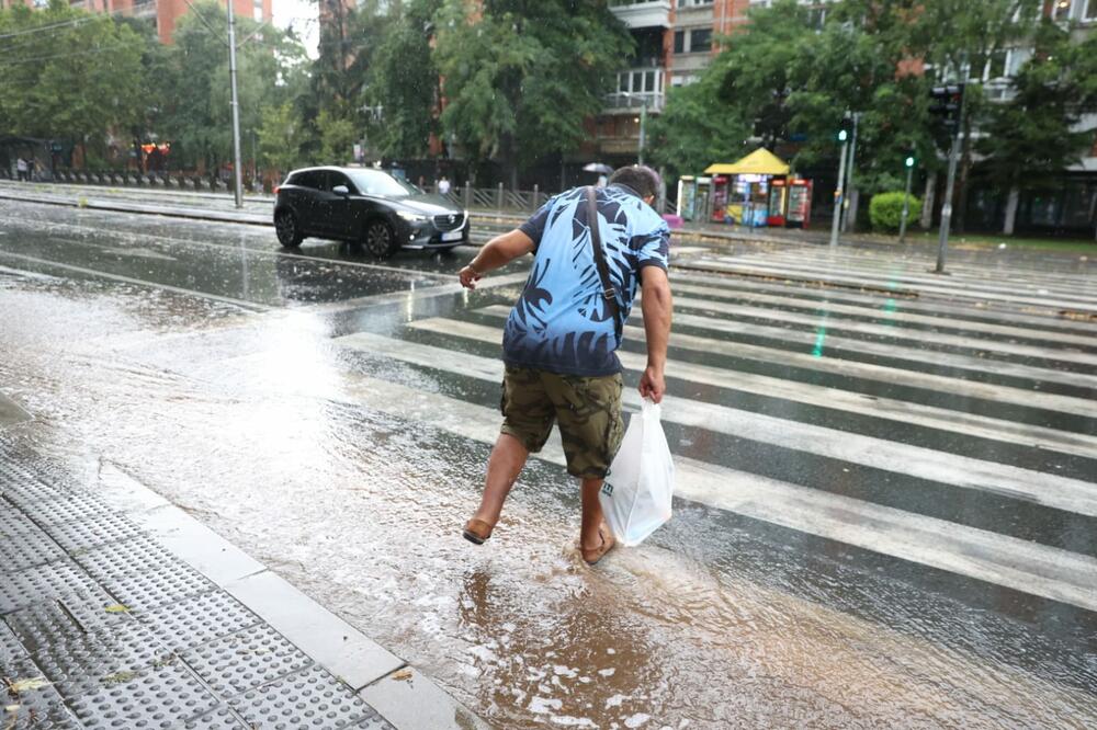 RHMZ NAJAVIO NEVREME: 3 dela Srbije danas na udaru! Upozorenje zbog obilnih padavina, grmljavine i grad