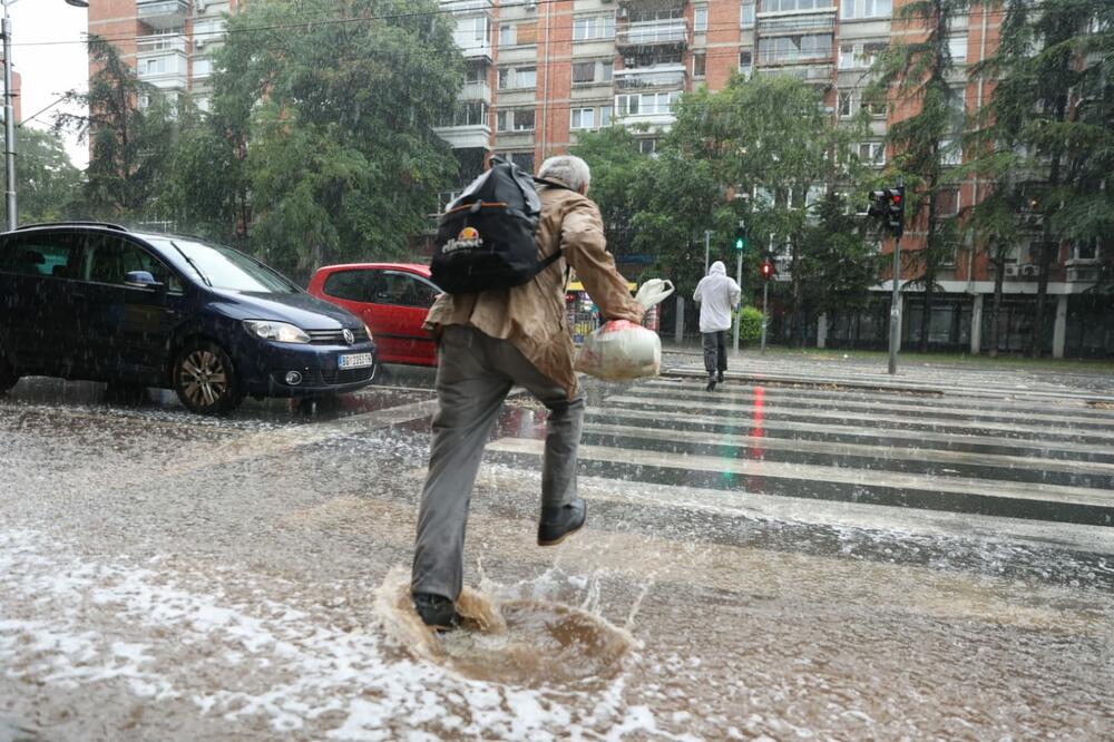 OGLASIO SE RHMZ JUTROS U 6 S NOVIM OBAVEŠTENJEM: U narednih sat i po kiša stiže u ove delove Srbije