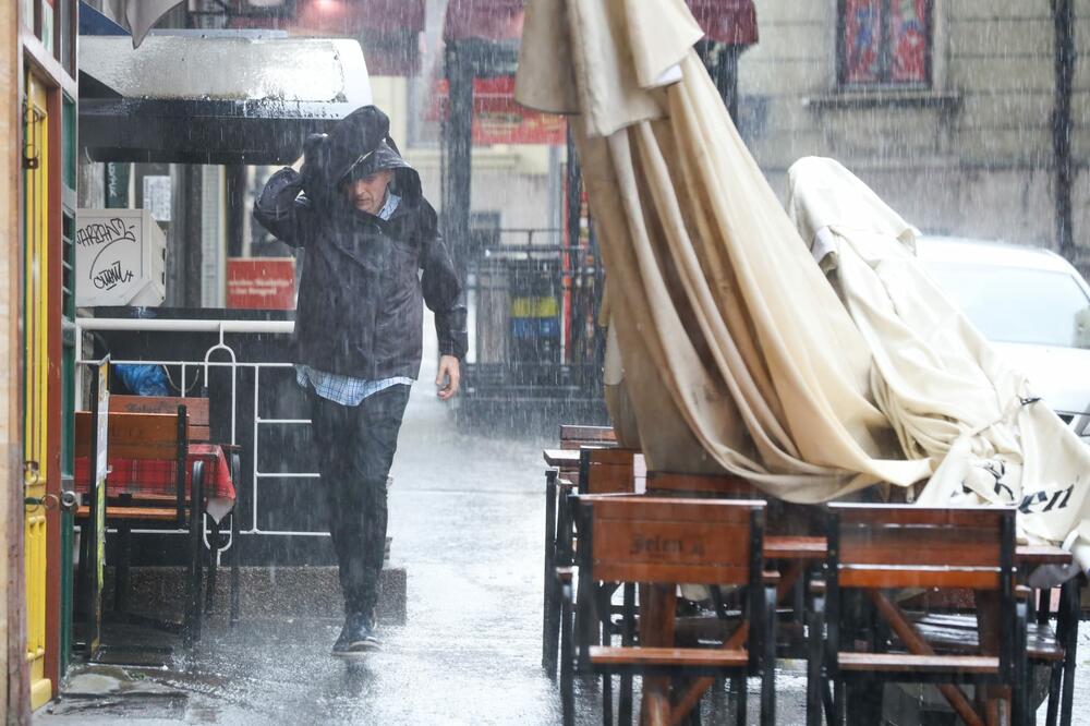 STIŽE NEVREME, RHMZ IZDAO UPOZORENJE: Očekuju se velike količine padavina i grmljavina! Na udaru ovi delovi Srbije