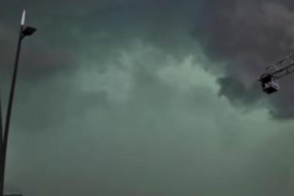 NADREALNO! Pogledajte kako je nebo bilo ZELENO nad Beogradom dok je besnela oluja (VIDEO)