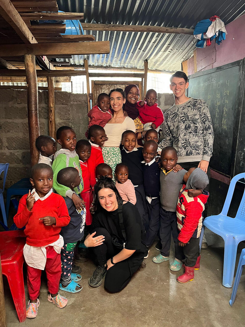 Jovanka sa kolegama i decom u Najrobiju