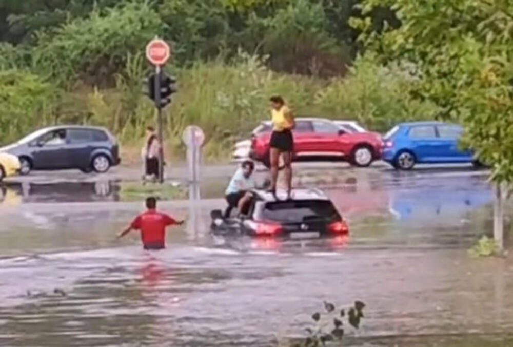 spasavanje, auto pod vodom