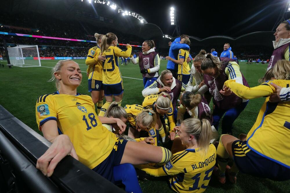 NEVIĐENA SENZACIJA NA MUNDIJALU! Šampionke eliminisane u osmini finala: Fudbalerke Švedske SRUŠILE AMERIKANKE posle penal serije!
