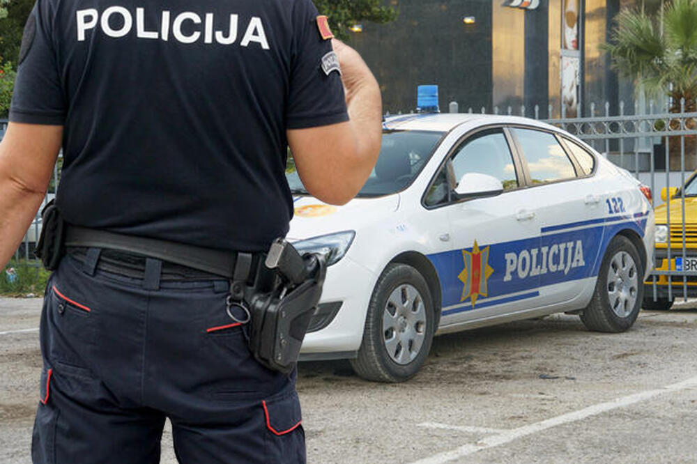 "BRAVO, BRATE MOJ" Inspektori organizovali orgije u stanici policije u Kotoru pa obaveštavali jednog od šefova kavčana ŠOK-FOTO