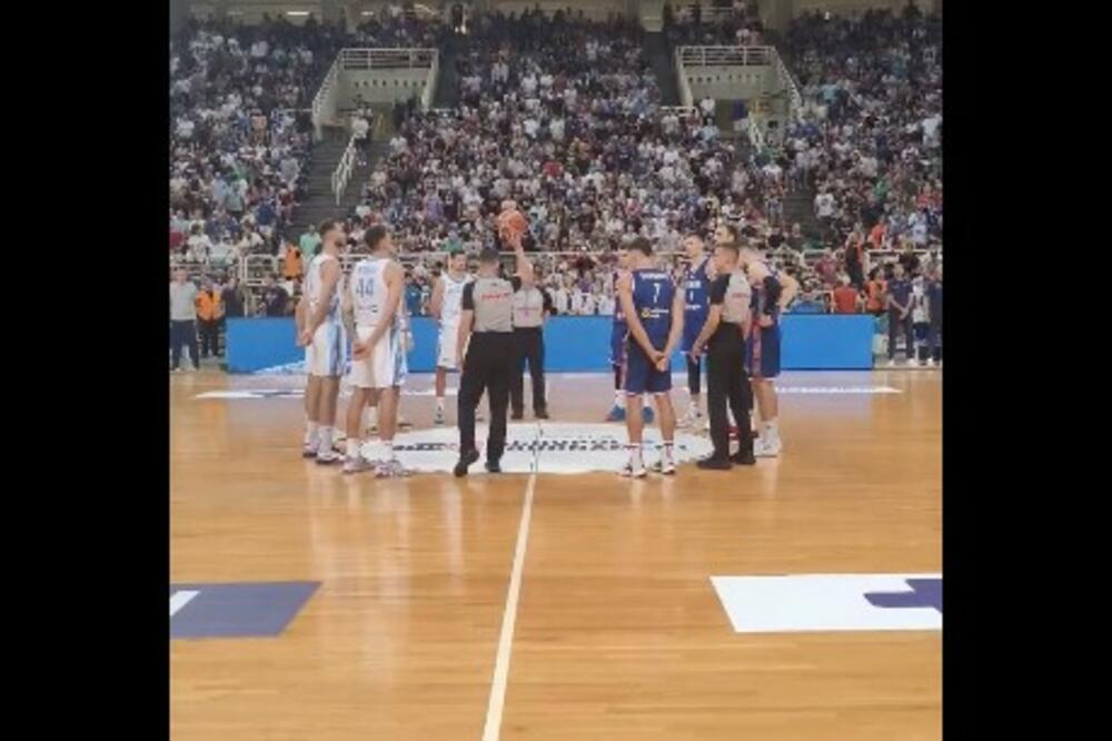 TUŽNE SCENE NA AKROPOLIS KUPU: Košarkaši Grčke i Srbije su se približili centru, a sudija je spustio loptu na parket... (VIDEO)