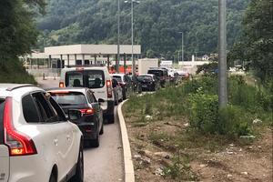 KAMIONI STOJE I DO 5 SATI: Evo kakvo je stanje na graničnim prelazima u Srbiji, automobili čekaju oko pola sata
