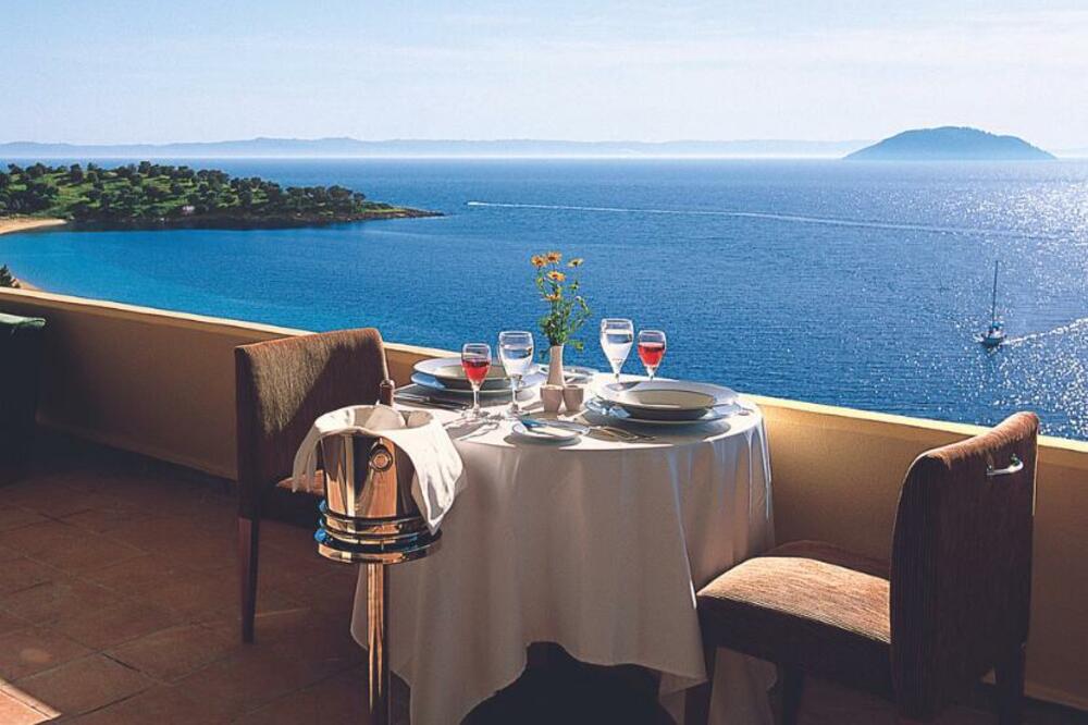 TROPSKI AVGUST I SEPTEMBAR Neverovatne cene za 5 luksuznih grčkih hotela samo u Travelland-u