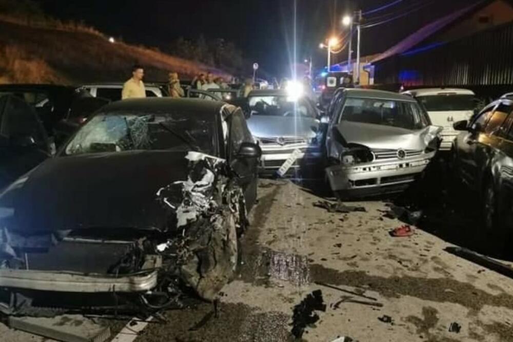 DETALJI BIZARNE NESREĆE KOD RAŠKE: Pijani vozač oštetio 7 automobila, "BMW" sručio na parkirana vozila!