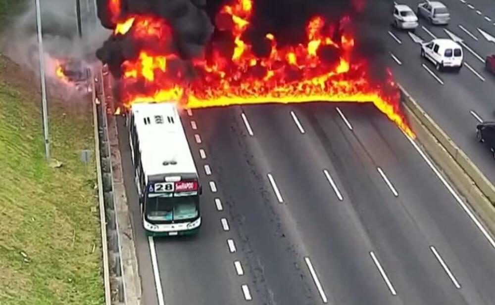Kina, zapaljen autobus