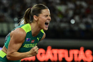 NINA UZ NACIONALNI REKORD DO ZLATNE MEDALJE NA SP U BUDIMPEŠTI: Australijska atletičarka svetska šampionka u skoku s motkom