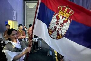 ZAVIJORILA SE SRPSKA TROBOJKA U "FILIPINI ARENI"! Filipinka sa našom zastavom poručila: Sad ću da navijam i za Srbiju!