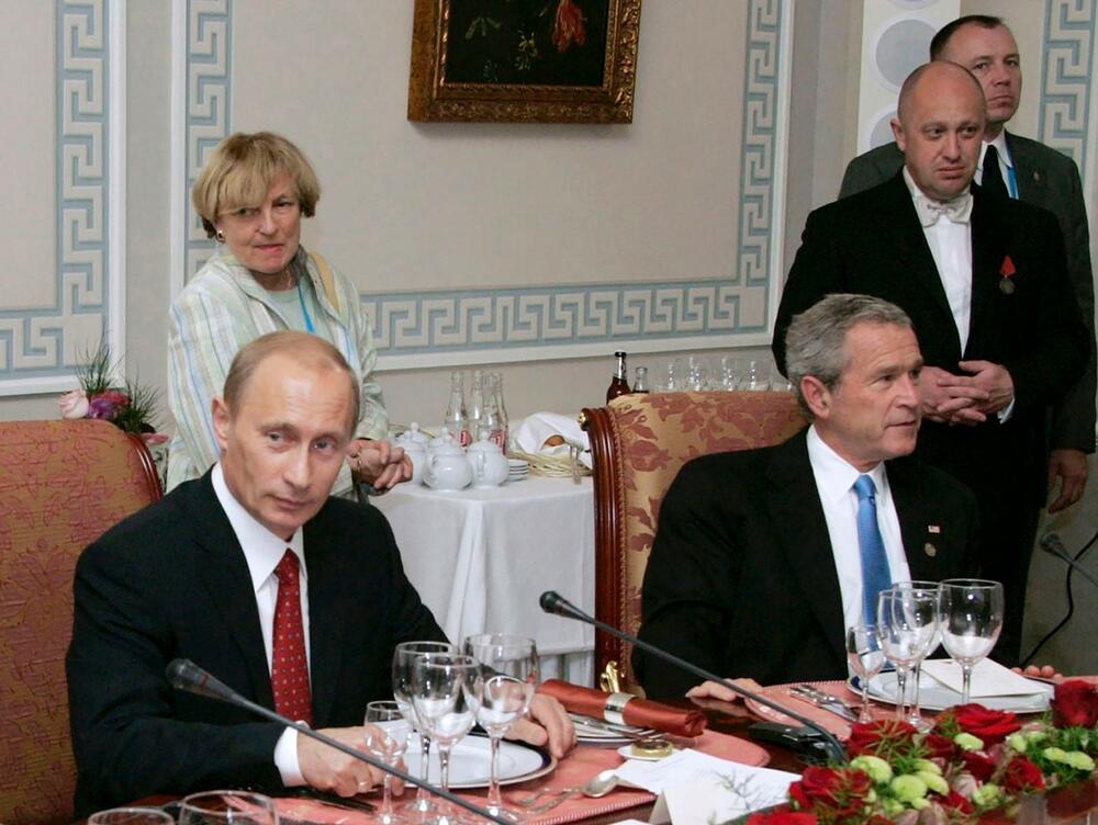Vladimir Putin, Džordž Buš Mlađi i Jevgenij Prigožin u Sankt Peterburgu 2006.