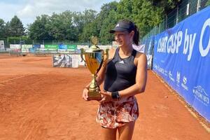 MIA RISTIĆ OSVOJILA ITF TURNIR U ČEŠKOJ: Mlada Srpkinja u finalu savladala Italijanku Zantedeski