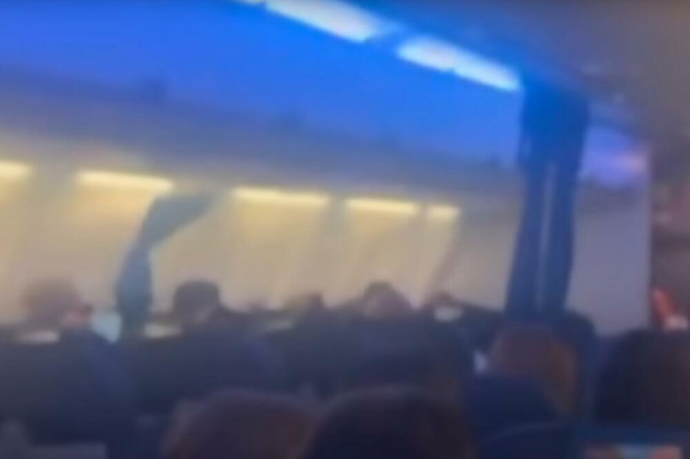 DRAMATIČAN SNIMAK LETA KROZ OLUJU Putnici u panici vrištali, deca plakala: "Avion je počeo da pada, mislili smo da je KRAJ"