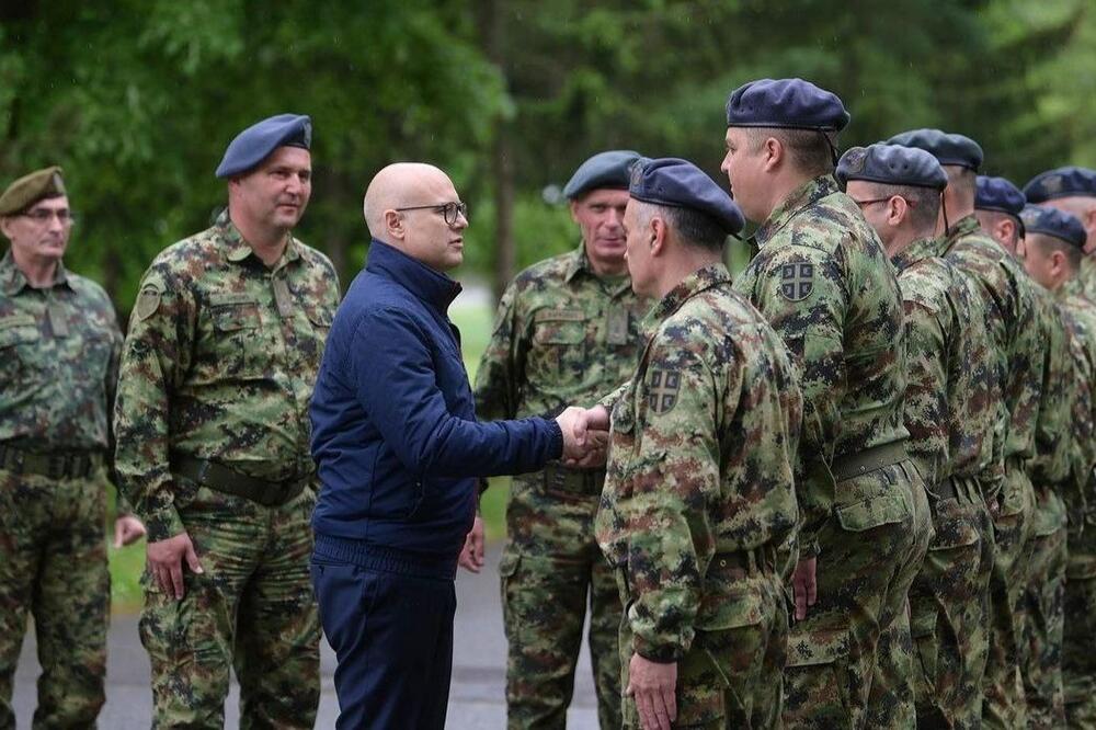 Ministar odbrane Miloš Vučević i vojska – čast, poštovanje.