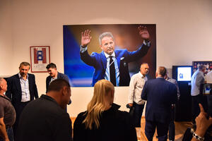 Otvorena izložba u Muzeju savremene umetnosti Vojvodine posvećena fudbalskim velikanima Mihajloviću i Rosiju