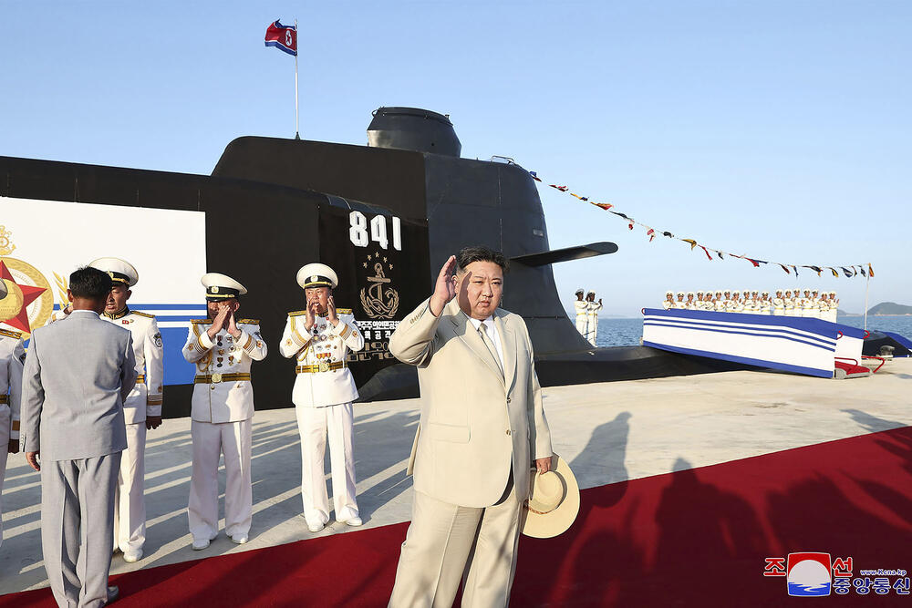 Severna Koreja, podmornica, Kim Džong-un
