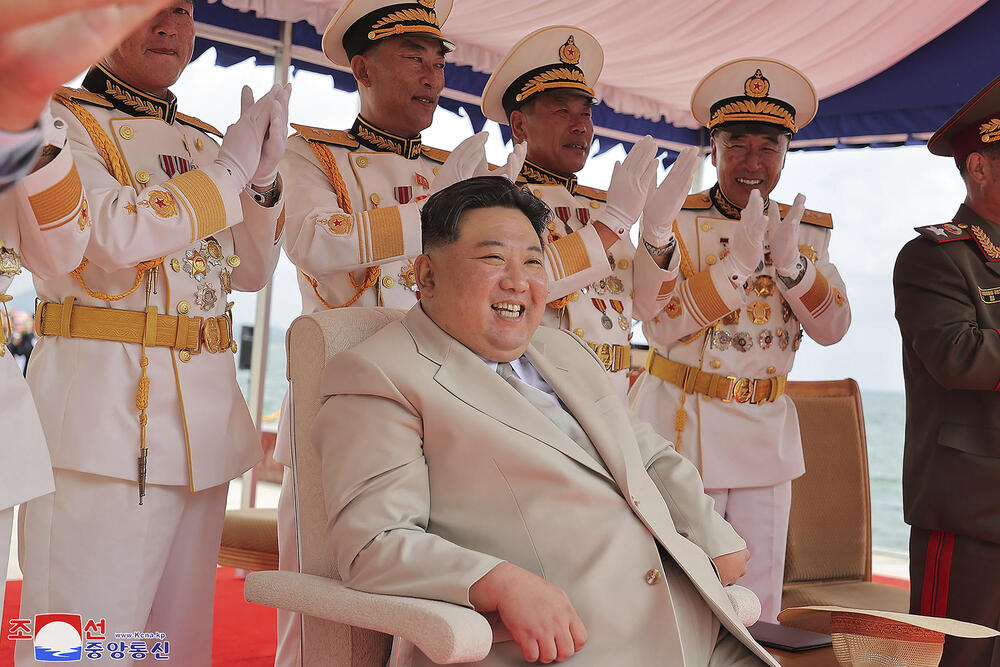 Severna Koreja, podmornica, Kim Džong-un
