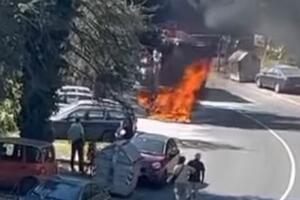 EKSPLOZIJA NA PETLOVOM BRDU: Zapalio se automobil nasred ulice, vatrogasci brzo reagovali (VIDEO)